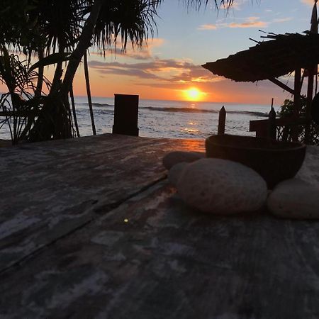 Guru Beach Resort Тангалла Экстерьер фото